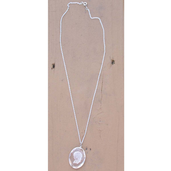 New Glass Cameo necklace Victorian style Hallmark - Picture 6 of 9